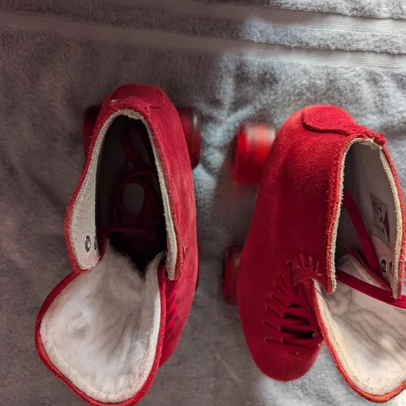 Red Suede Roller Skates - Picture 6 of 9